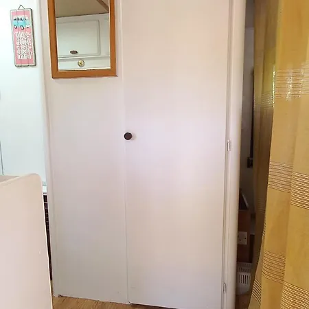 Pauls Caravan For 4 - The Horses From Your Bed Tatil Evi