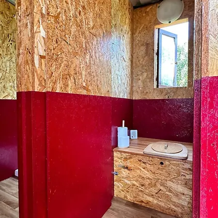 Pauls Caravan For 4 - The Horses From Your Bed