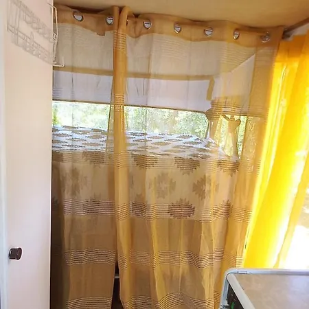 Pauls Caravan For 4 - The Horses From Your Bed 度假居 *